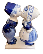 Vintage Delfts Hand Painted Boy & Girl Kissing Dutch Figurine Holland 4-inch picture