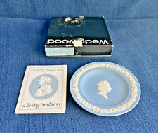 Wedgwood - Queen Elizabeth II - Commemorative - Jasperware - Blue & White Plate picture