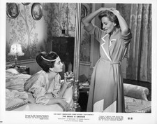 Jean Simmons Deborah Kerr bedroom sharing a conversation a scene f- Old Photo picture