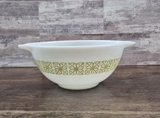 Vintage Pyrex White & Green 1.5 Quart Double-Spouted #442 Cinderella Bowl, 1960s picture