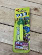 PEZ Retired 1999 Crazy Animals Frog With Goggles Candy Dispenser NEW picture