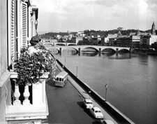 The Italian soprano Renata Tebaldi a balcony overlooking Arno Flor- Old Photo picture