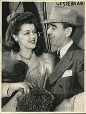 1942 Press Photo Busby Berkeley and Claire James returns from Nevada elopement picture