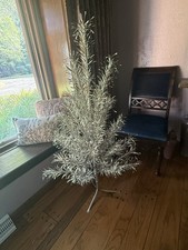 Vintage Mirro Elegant T-3445 4.5 Ft Aluminum Christmas Tree 34 Branch’s picture