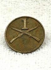 WWI U.S. Army Infantry Collar Disc 1st Infantry Regiment Crossed Rifles Original picture