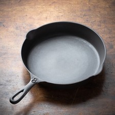 Lodge #8 Cast Iron Skillet No Notch Raised Number on Handle Restored (No Arc) picture