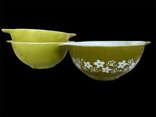 Lot Of 3 PYREX 1.5QT Mixing Bowls-2 Avocado, 1 Crazy Daisy Spring Blossom picture