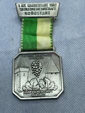 1. INT. WANDERTAGE 1982SIEDLERGEMEINSCHAFT GRONDTADT MEDAL PIN COLLECTABLE   A3A picture