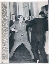 1964 Press Photo Senators Jonas Gomez & Federico Bucher Fist Fight 1960s Chile picture