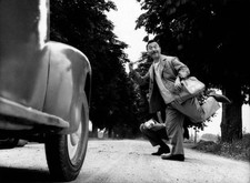 Italian actor comedian Erminio Macario hitchhiking a comic gag Ita- Old Photo picture