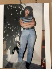 Selena Quintanilla posing for the camera 8X10 PHOTO picture