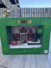 North Spruce Lane Here Comes Santa House LED Christmas Village No 29 NIB picture
