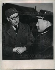 1952 Press Photo Panmunjom, Korean Maj. Gen Lee Sang Jo & Dr. Otto Lehner talk picture