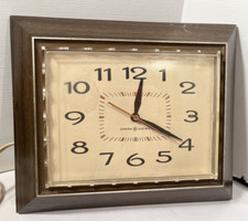 Mid Century General Electric Model 2139 Woodgrain Kitchen Wall Clock~Works picture
