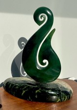GORGEOUS Rare Allan Moreton 1994 Large Green Jade HEI MATAU Christchurch NZ  picture