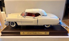 Danbury Mint 1953 Cadillac Eldorado 1:24 Model Car White w/ Red Interior picture