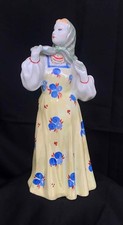 VINTAGE USSR  DULEVO PORCELAIN FIGURINE 