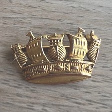 Vintage 9ct Gold Ship Brooch 2.78g 30mm x 13mm picture