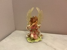 Angels Around US Figurine #AA908 Vintage 2004 Sacrifice Munro picture