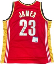 LeBron James Signed Cleveland  NBA plaer Autographed Authentic Jersey PSA/DNA picture
