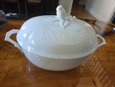 Kaiser W. Germany White Porcelain Oval Covered Tureen w/ Lid, Handles, Glossy picture