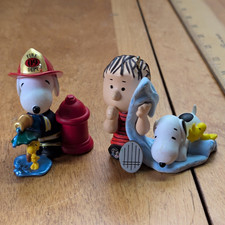 Peanuts Snoopy Woodstock Linus ornaments and Snoopy Woodstock firefighter  picture