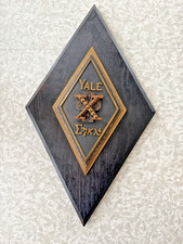 RARE 1929 VINTAGE YALE UNIVERSITY CHI PSI FRATERNITY WOOD METAL PLAQUE picture