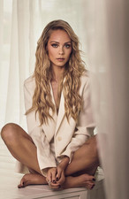 Laura Vandervoort in an 11