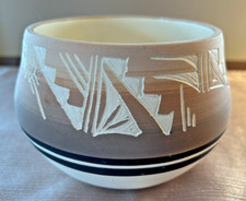 Native American Hand Etched Navajo Pottery Vase Planter Signed Tsosie 3.75