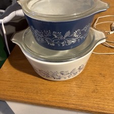 Pyrex Colonial Mist Casserole Baking Dish with Lids Set of 2 picture