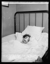 Photo:Dorsey Geo Aunt 1919 1920 bandaged patient in bed hospital photo picture