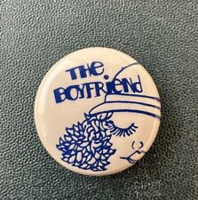 Rare vintage 1970s ‘The Boyfriend’ musical film Twiggy button pin badge picture
