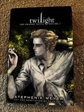 Twilight: The Graphic Novel, Vol. 2 (The Twilight Saga, 2) picture