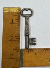🌿 🗝️ Antique Brass Skeleton Key #52 , CHICAGO  on both sides, GENUINE Vintage  picture