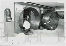 1976 Press Photo Vaults provide security for valuables at Wichita Art Museum picture