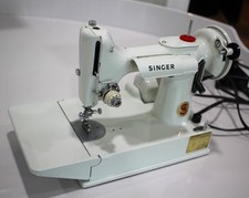 Vintage 1964 Singer Featherweight Sewing Machine 221k *Works Great* Red S badge picture