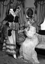 1944 Actors Anna Neagle Terry Randall stage their roles as Emma he- Old Photo picture