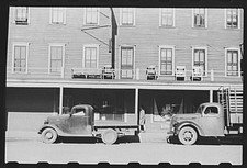 Photo:Aberdeen South Dakota 1940 Hotel Storefront Trucks FSA Photo picture