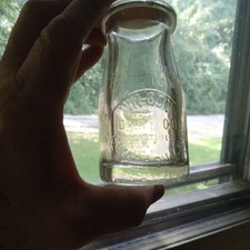 ATLANTIC CITY,NJ WILSON DAIRY CO CUTE LITTLE 1/4 PINT MILK BOTTLE picture