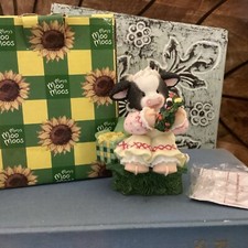 NIB 1999 ENESCO Mrary's Moo-Moos Series JOHN DEERE Girl Present Figurine #549150 picture