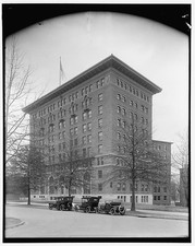 Photo:Historic Multi Story Brick Building with Vintage Automobiles 1910s picture