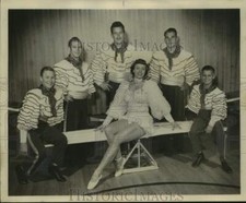1954 Press Photo The Freddi Troupe of Acrobats of Shrine-Polack Circus picture