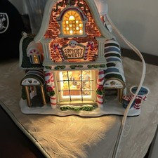 2003 Lemax Carole Towne Sophie’s Sweets Lighted Christmas Village House picture