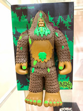 2004 Bigfoot One STRANGEco 13” Brown Vinyl Figure Fifty24SF Boxed LE 450 picture