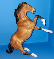 Custom Hartland Fighting Stallion- Now a Honeybay. Nice Shading. picture