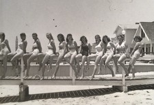 1940’s PHOTO GOUP of YOUNG CALIFORNIA PRETTY LADIES at BEACH SWIMSUITS Vintage picture