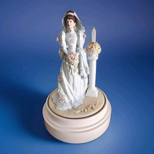 AVON MRS ALBEE Wedding Figurine Floral Lace Veil Bouquet w/ Pillar Candle picture