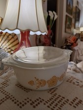 Vintage Pyrex 472 1 & 1/2 Pint Baking Dish With Lid In Gold Butterfly picture