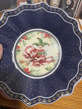 Villeroy Boch Small Ruffled Bowls Toys  Fantasy Christmas Candy Dish Santas Elf picture