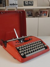 HERMES BABY. POP ART. ORANGE  PICA TYPEWRITER. 1980. SPANISH Ñ. SEE PICTURES. picture